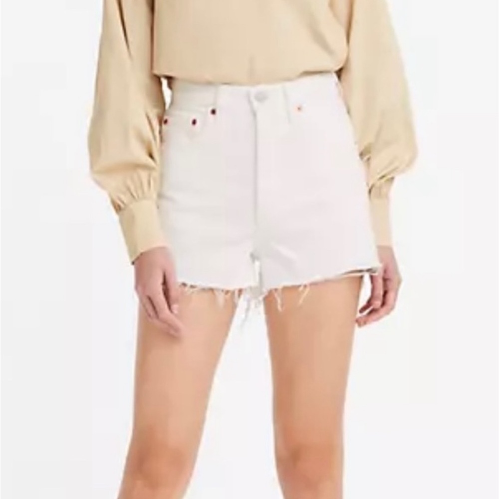 Levi’s Ribcage High Rise Shorts - Picture 4 of 11